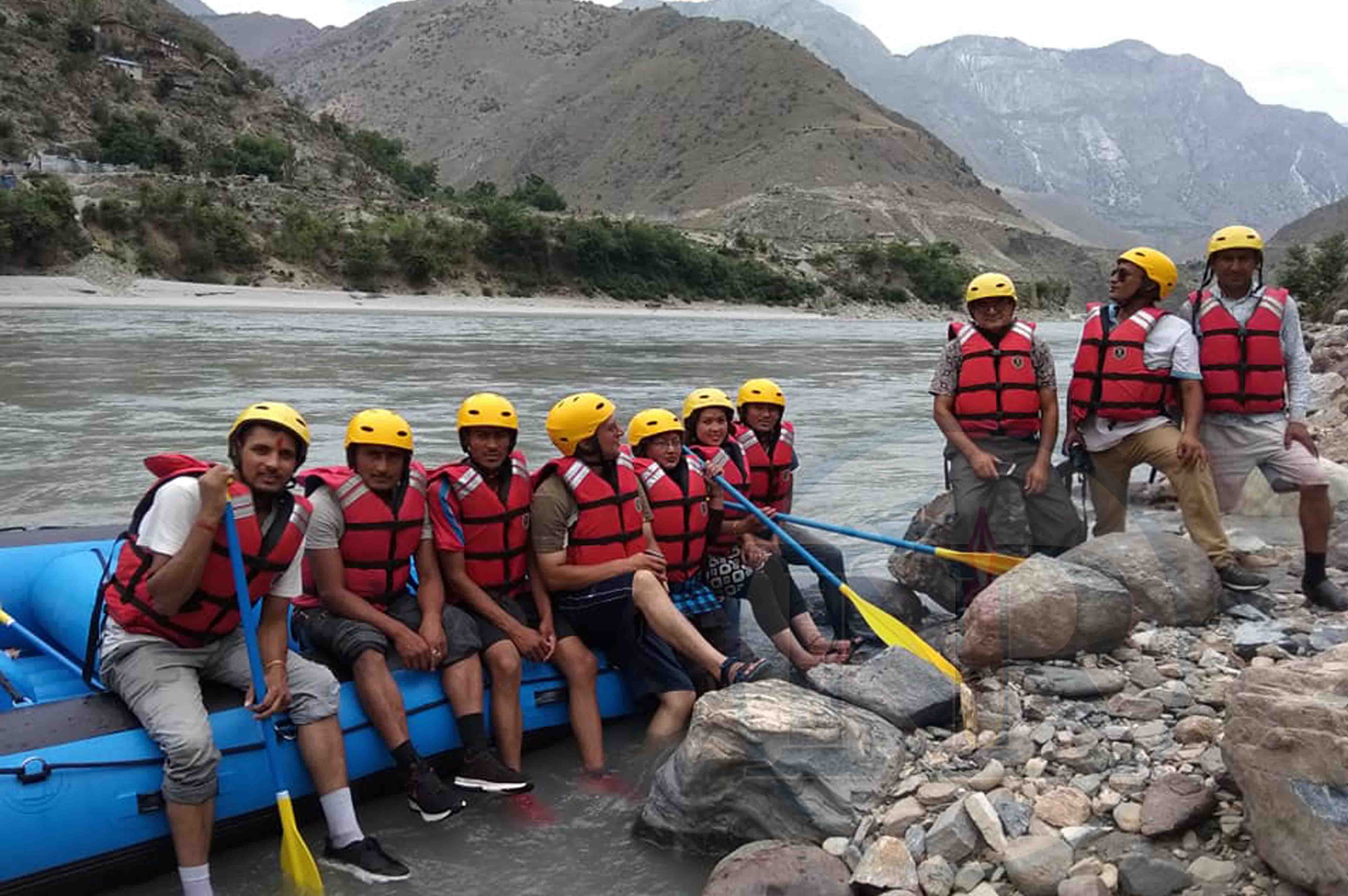 कर्णाली नदीमा र्याफ्टीङ संचालनको लागि केन्द्रिय टोलीद्धारा सम्भाब्यता अध्ययन