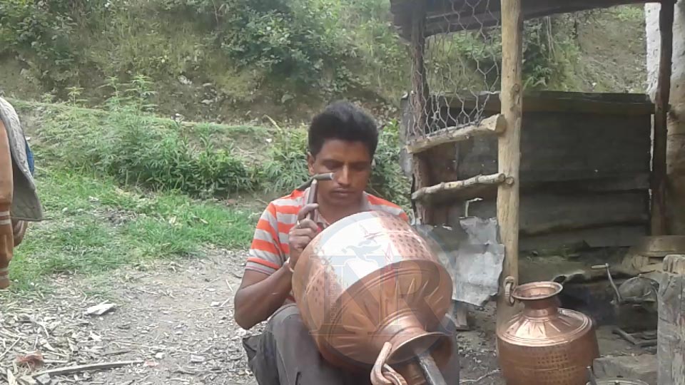 उद्योगबाटै मासिक २५ हजार कमाउँछन् रजालिका टेक सुनार