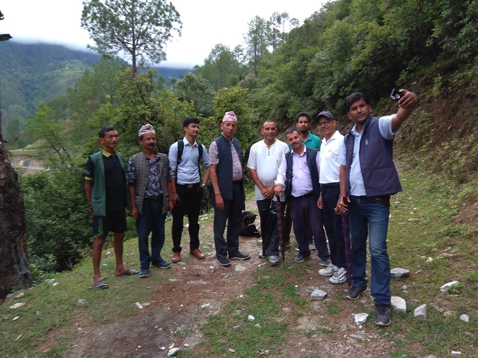 मष्टेश्वरी आधारमुत विद्यालयमा निर्माण भइरहेको खेलमैदानको अनुगमन