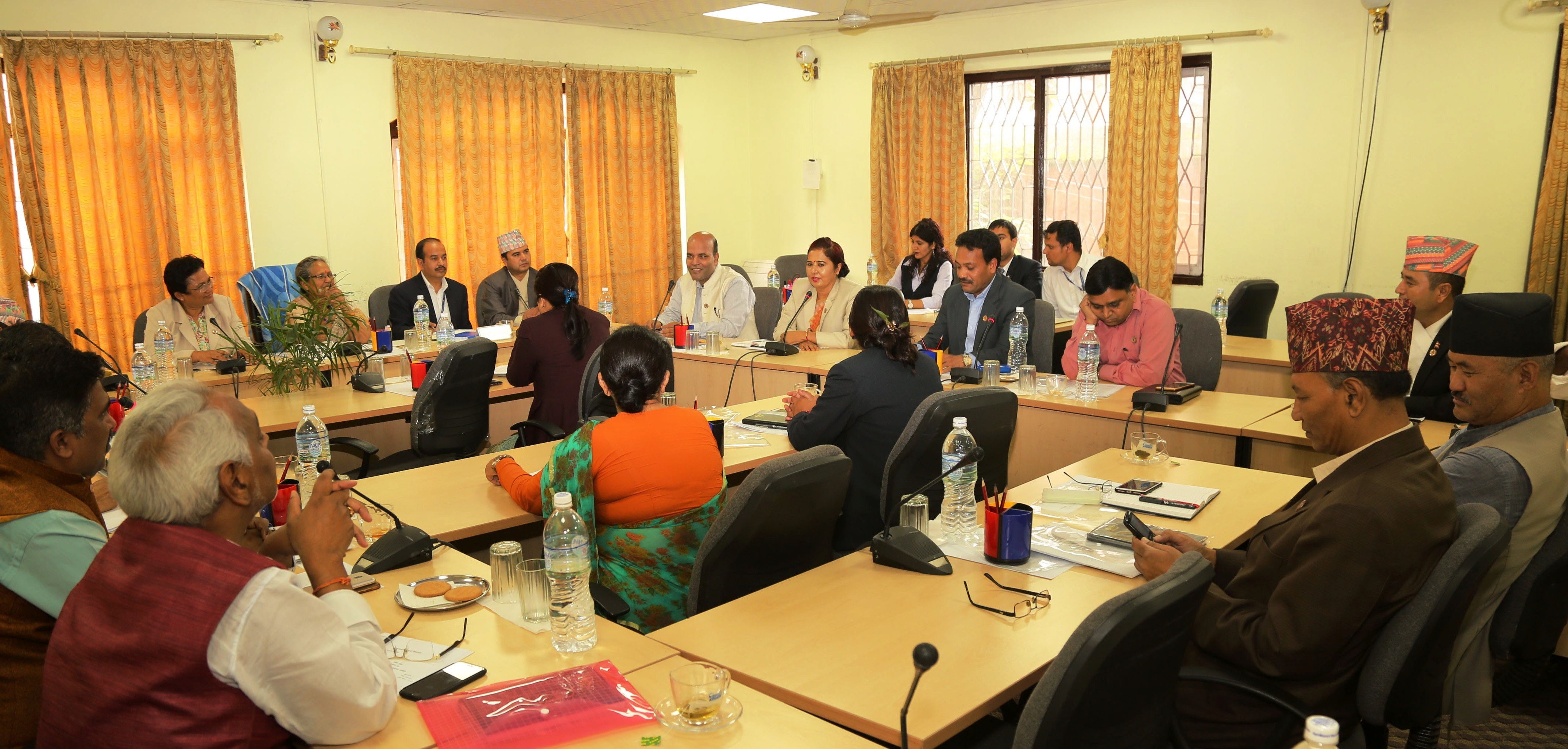 सांसदहरुको प्रश्न : तिनजना लोग्नेले एउटी श्रीमती ल्याएर विवाह दर्ता गरे के गर्ने ?