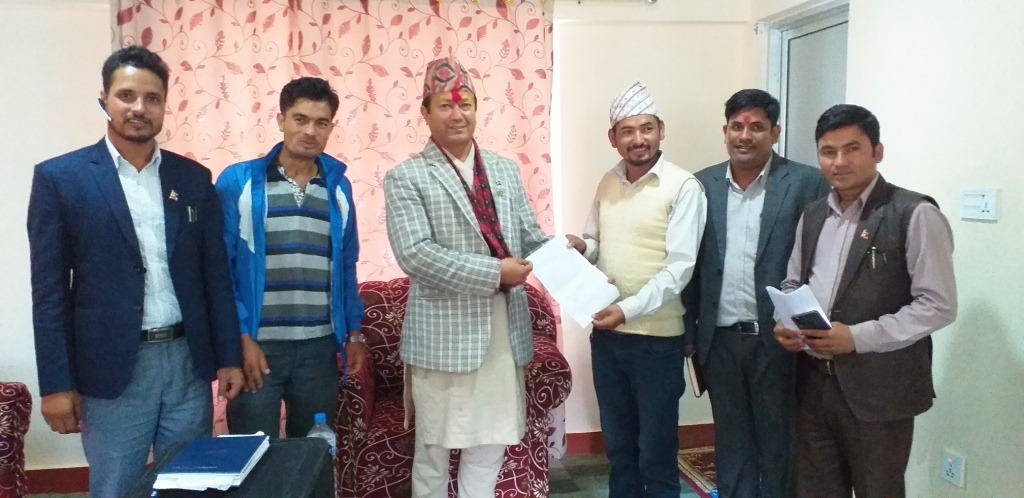 मन्त्री ज्यू हाम्रो सडक चाँडो खुलाई देऊ !