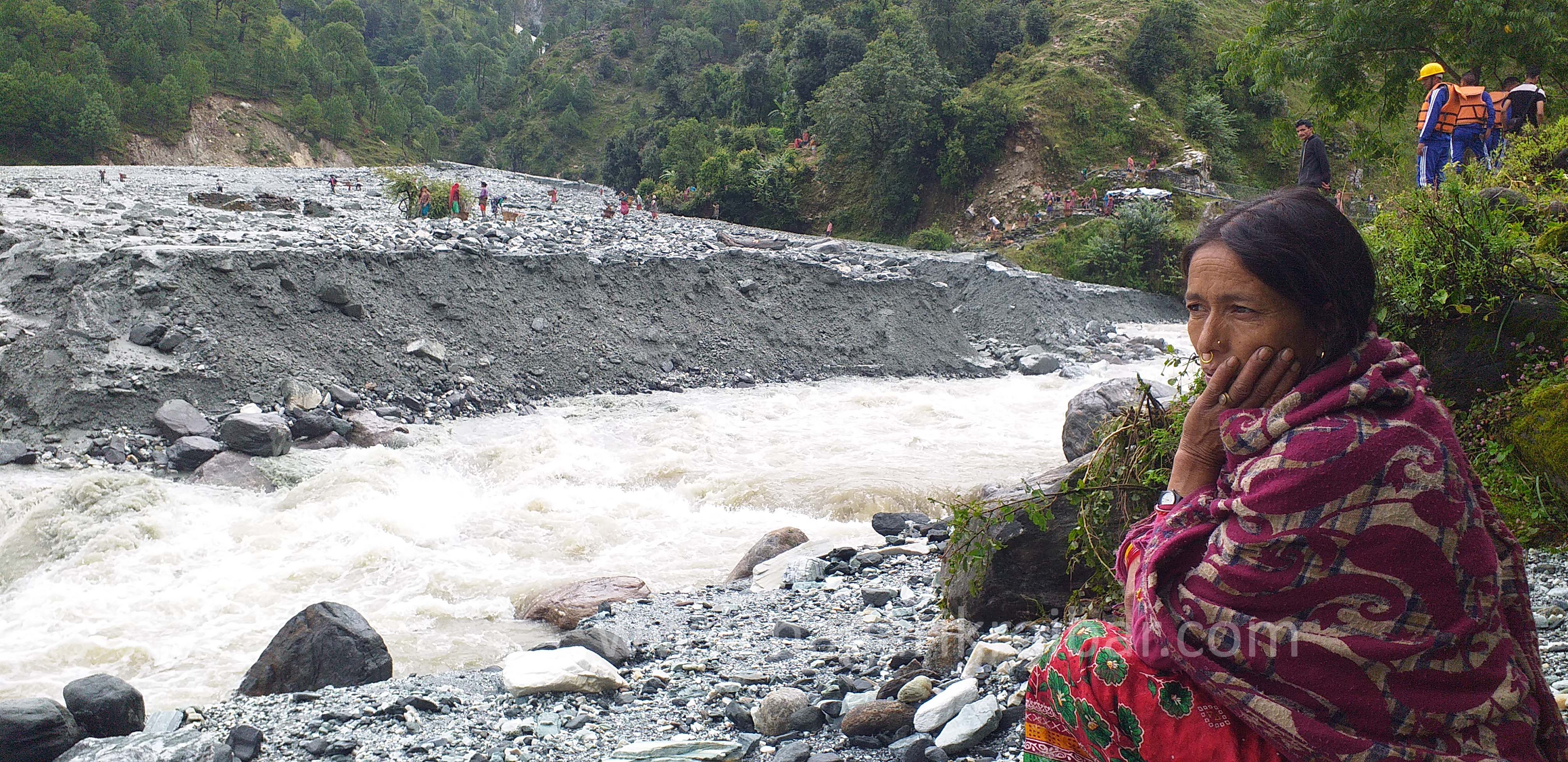 भदौरे झरी बाढिपहिरोको मनपरी, जनतालाई पिडा थरीथरी (फोटो फिचर)