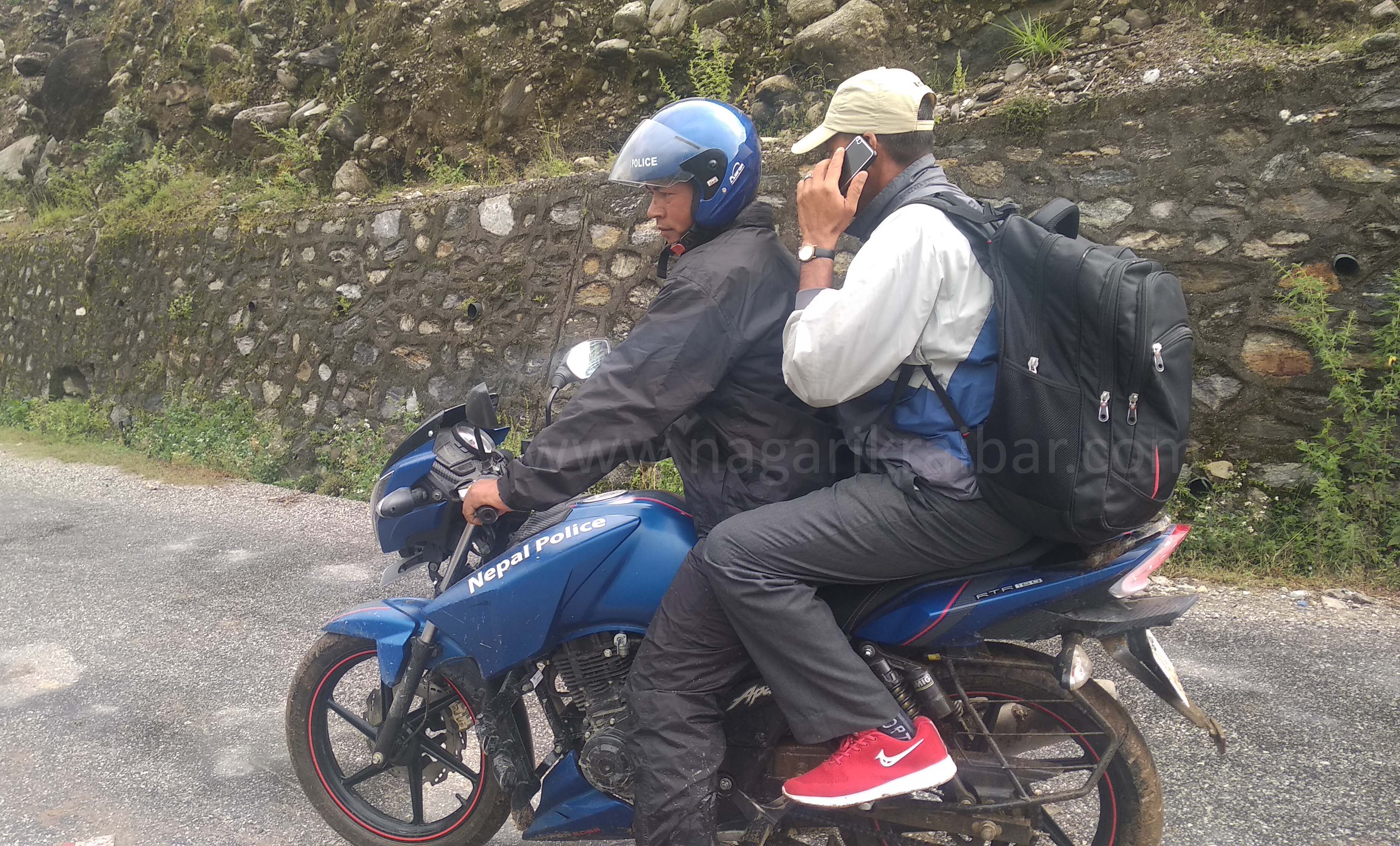 अप्डेट:घाईते प्रहरीलाई उपचारका लागि धनगढी लगियो