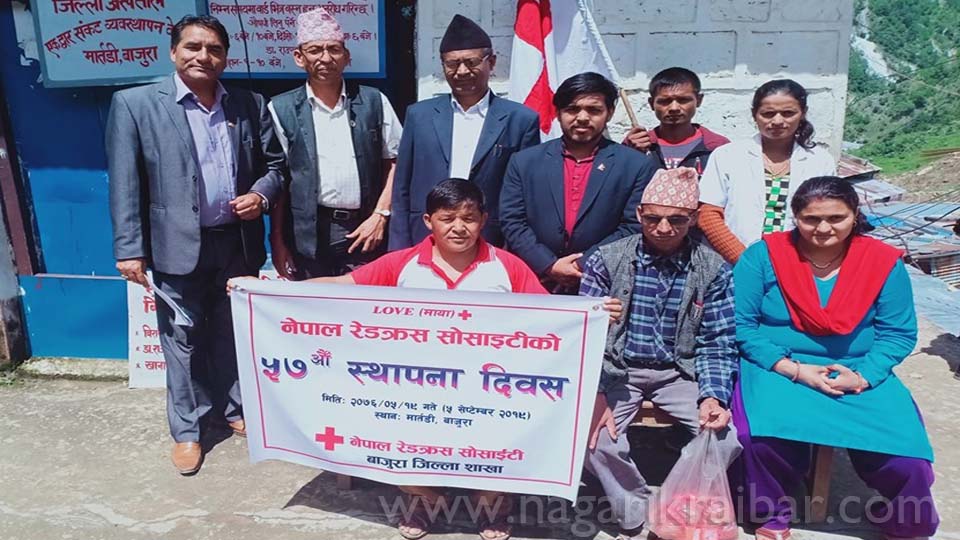 रेडक्रसको ५७ औं स्थापना दिवसमा विरामीलाई फलफुल वितरण