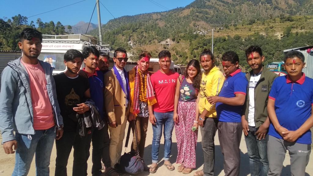 लोक स्टारका पविन्द्र सुनारलाई मार्तडीमा भव्य स्वागत