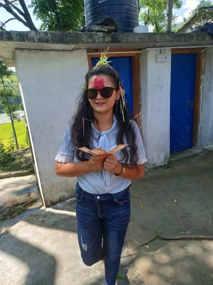 आशा थापाका ५ गजल, एक दिन संसार छोड्नु छ