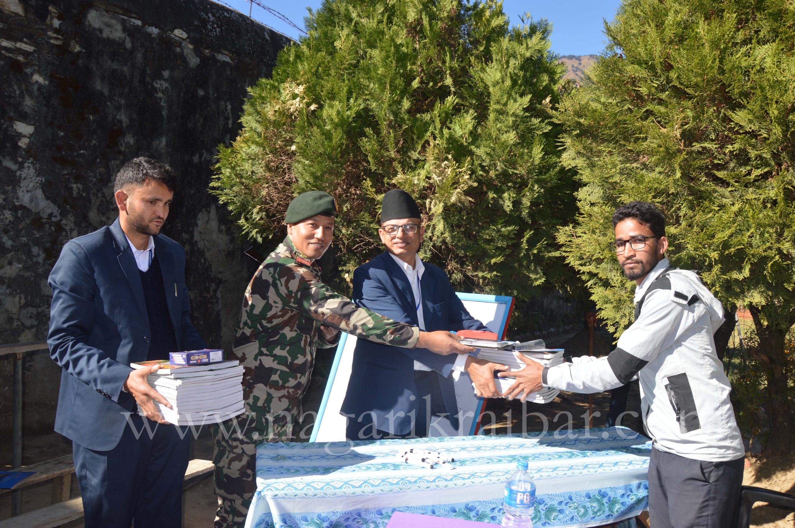 कैदीबन्दीलाई शैक्षिक सामाग्री सहयोग