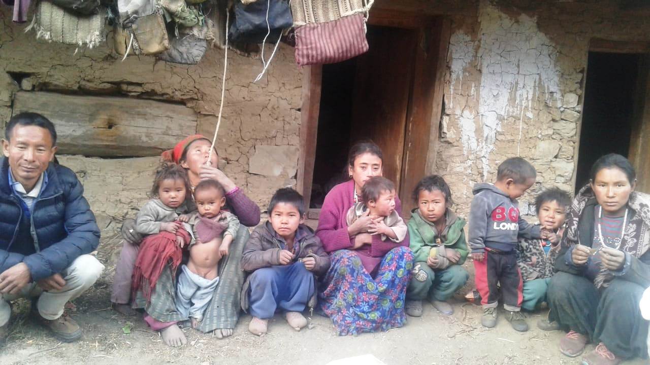 लाम्पाटाका वालबालिका आधारभुत शिक्षाबाट पनि बञ्चित