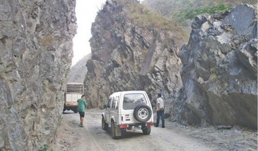 कर्णालीको पीडा, मान्छे हेरेर गाडी भाडा निर्धारण !