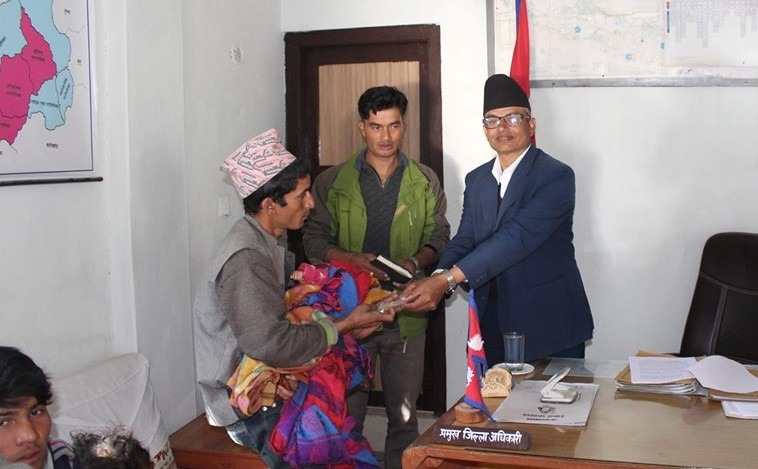 अलपत्र बालवालिकाको उद्धार र आर्थिक सहयोग