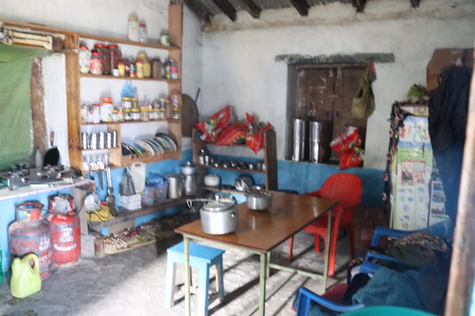 कोल्टी आयुर्वेद स्वास्थ्य केन्द्र कर्मचारीको भान्सामा परिणत हुँदै