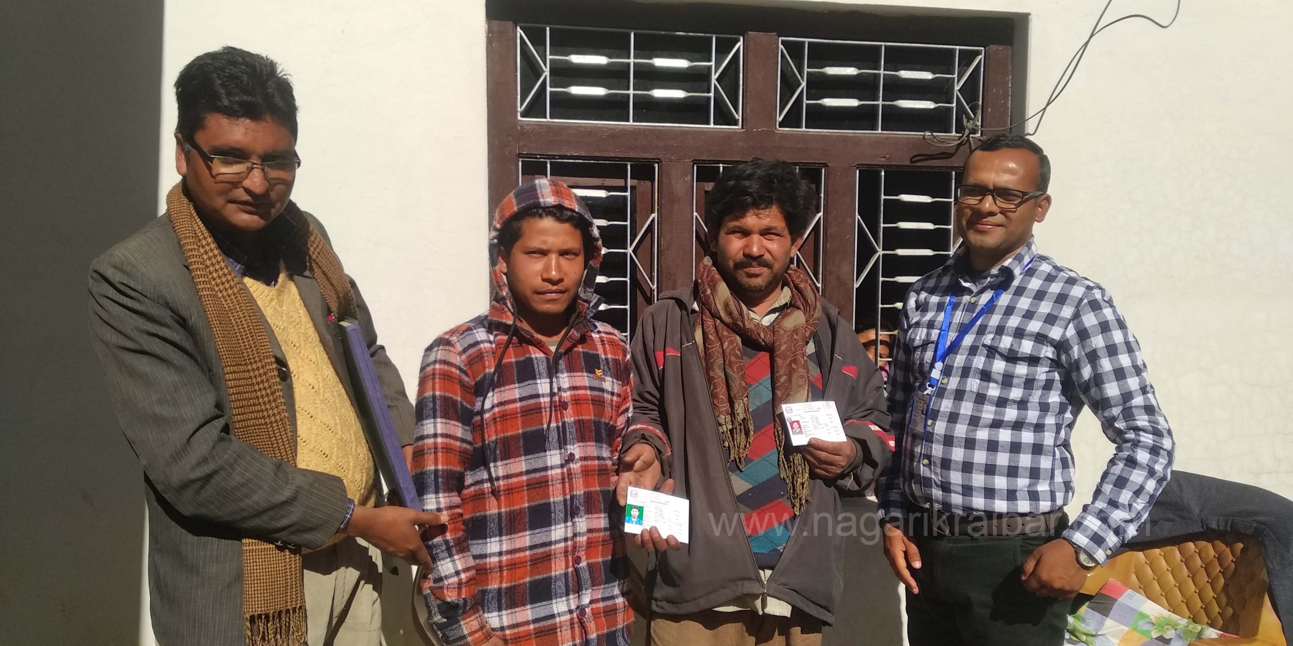 बावुछोराले एकै मितिमा पाए नागरिकता