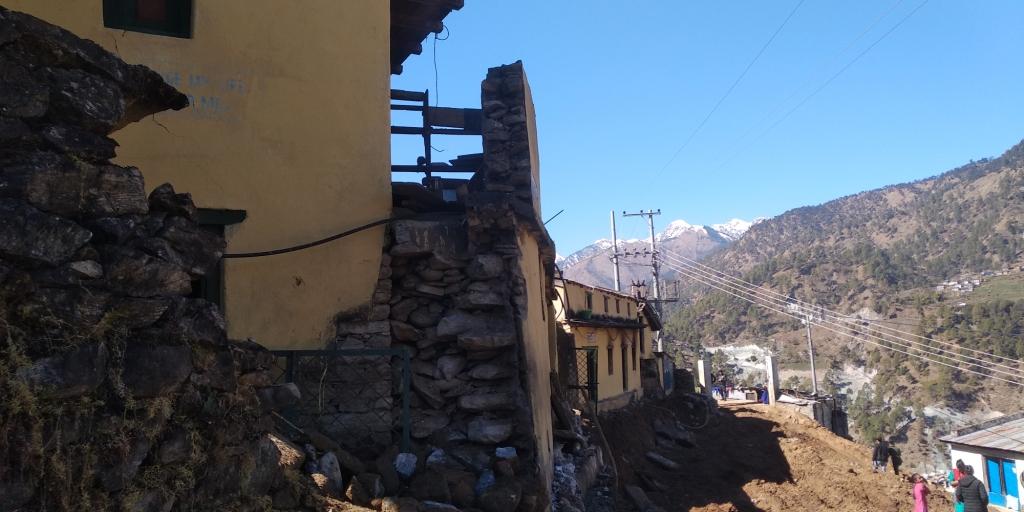 अस्पतालले डोजर लगाएपछि बडीमालिका बोडिङ्ग स्कुलको बेजोग