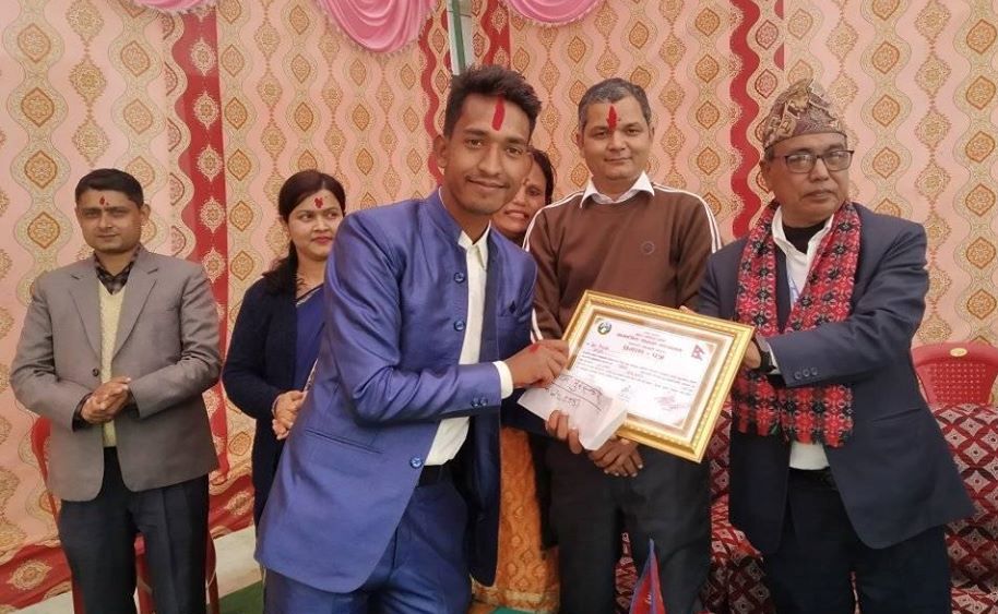 प्रदेश स्तरीय वक्तृत्वकलामा बाजुराका प्रेम नेपाली प्रथम