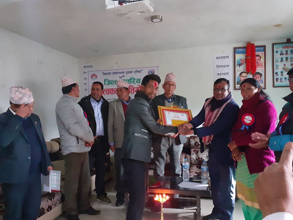 जिल्ला स्तरीय बक्तृत्वकलामा प्रथम भए नेपाली