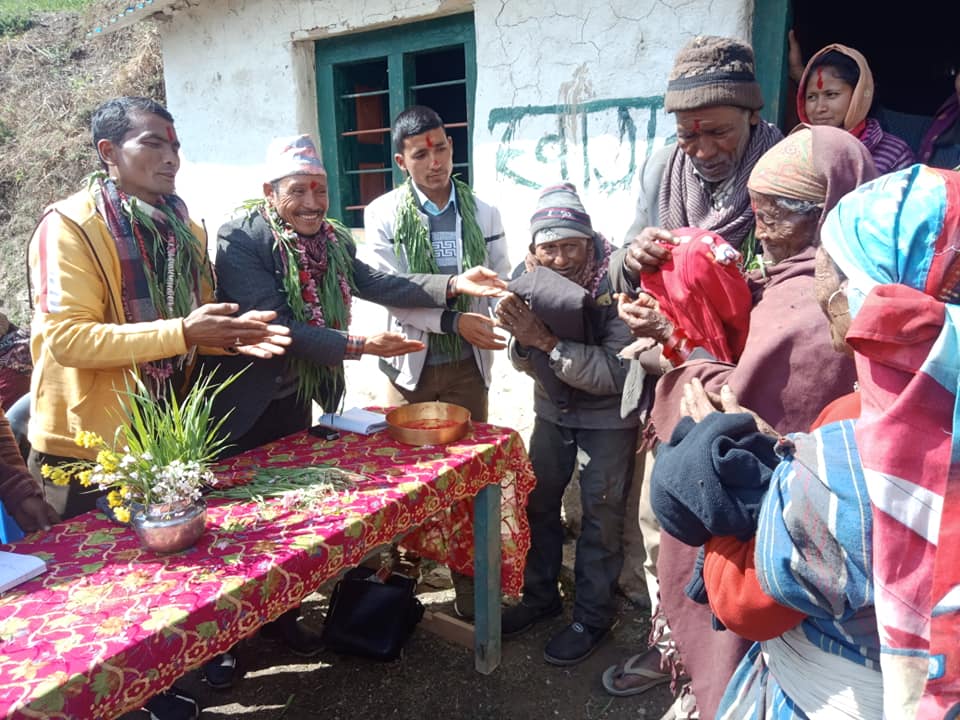 दलित परिवारका ५० जना लाई न्यानो लुगा उपहार