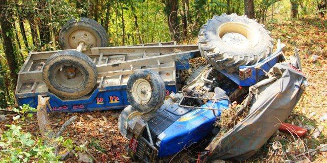 ट्याक्टर दुर्घटनाः चालकसहित ९ जना घाईते (नामसहित)