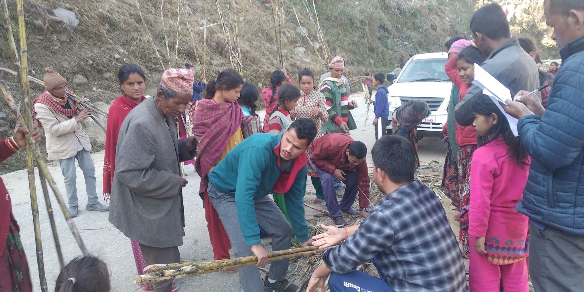 कृषकलाई धमाधम उखुको विउ वितरण गरिदै