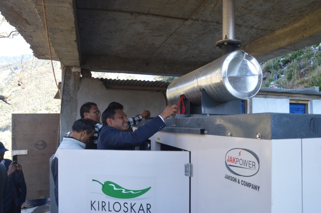 बाजुरा जिल्ला अस्पतालमा जेनेरेटर मेसिन जडान