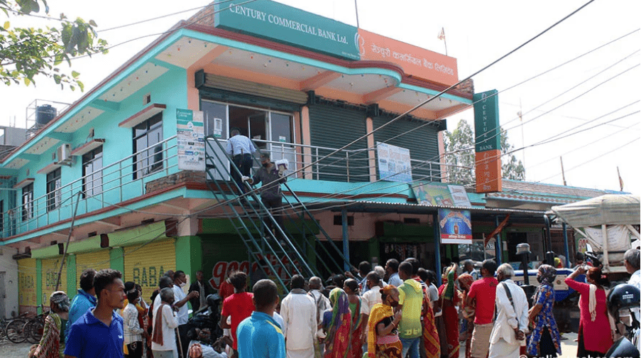 ‘लकडाउन’कै दिन वृद्धभत्ता थाप्ने लर्को !