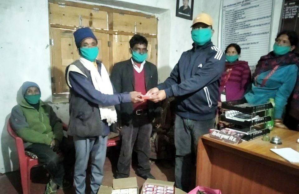 वडाबासीलाई सावुन र माक्स वितरण