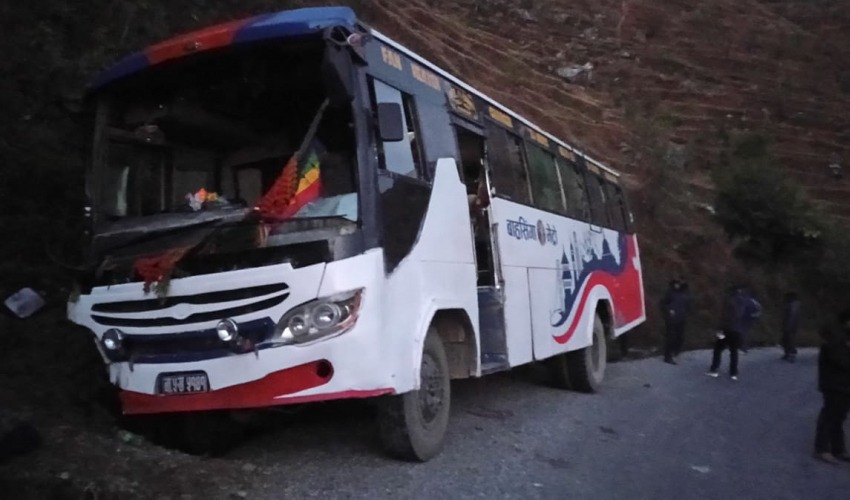 बैतडीमा बस दुर्घटना हुँदा ५ जना घाइते
