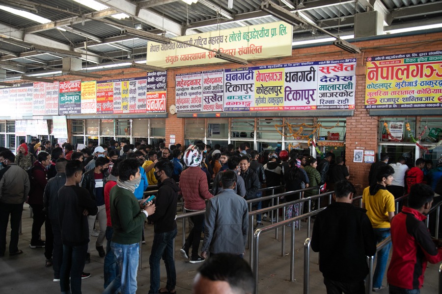 भाइटिका नजिकिँदै जाँदा उपत्यका छाड्नेहरूको सङ्ख्या बढ्याे