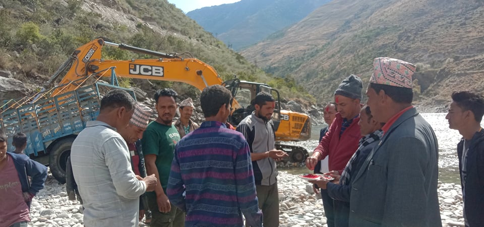 स्वामीकार्तिकमा पहिलो पटक ट्याक्टर पुग्यो, गाउँमा भव्य स्वागत