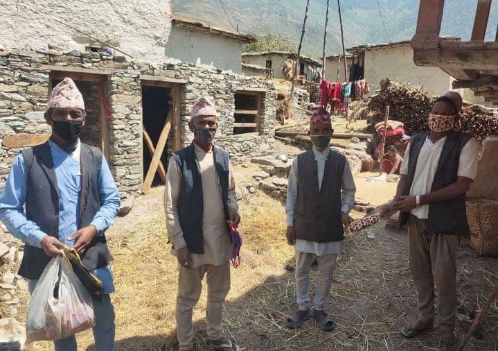 हिमाली गाउँपालिका ७ मा निःशुुल्क मास्क बितरण