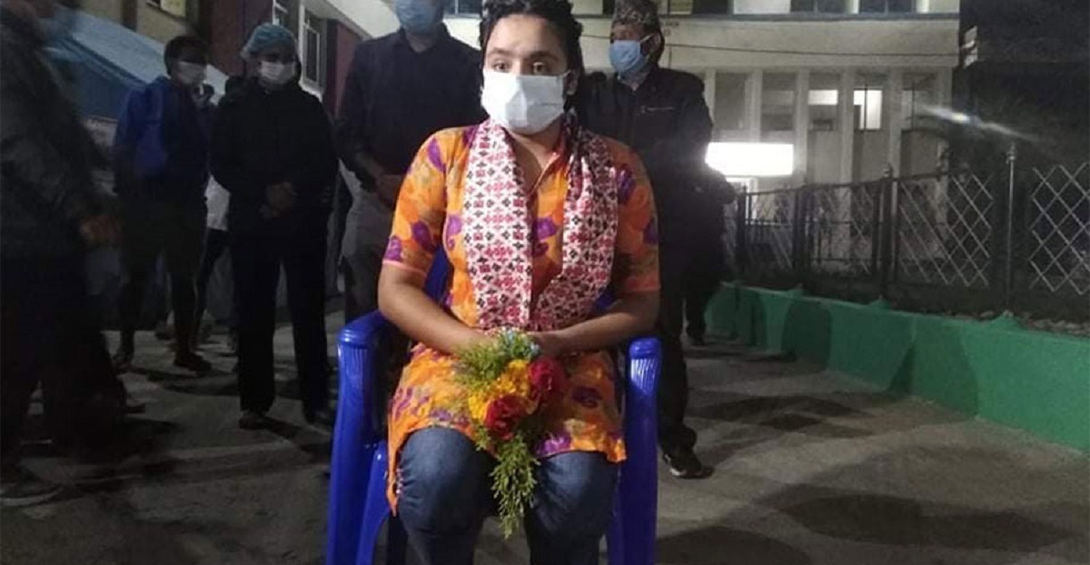 कोरोना जितेर बागलुङकी १९ वर्षीया युवती ‘डिस्चार्ज’