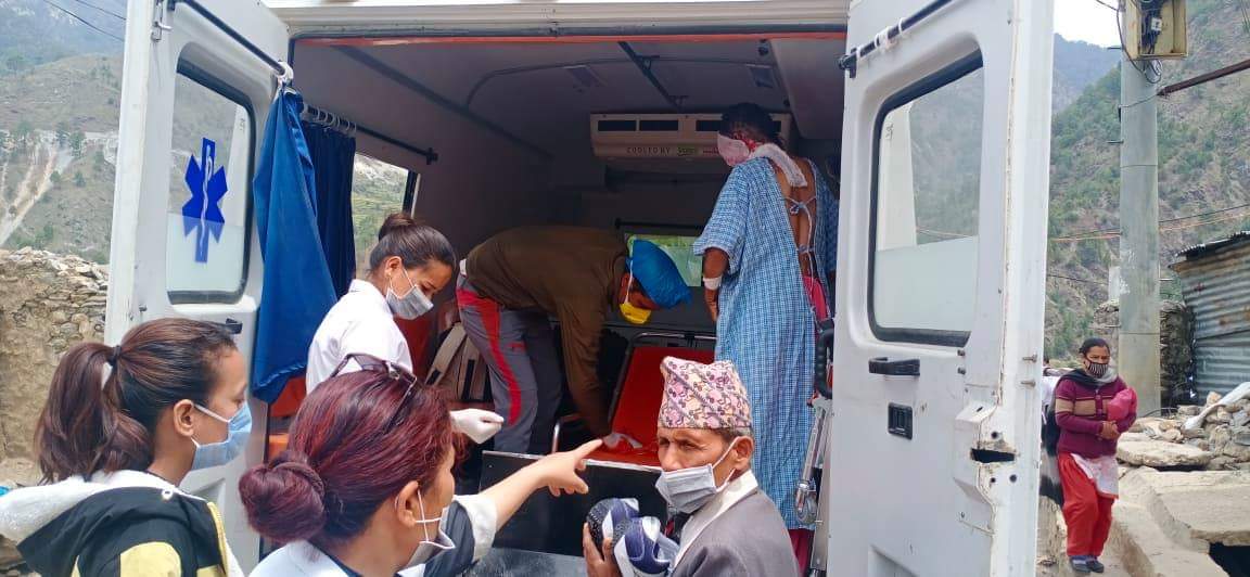 आगोमा जलेकी एक महिलाको उद्धार, उपचारका लागि काठमाडौ लगियो