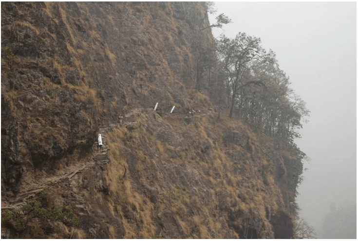 खप्तड छेडेदहमा भिरबाट लडेर एक महिला घाईते