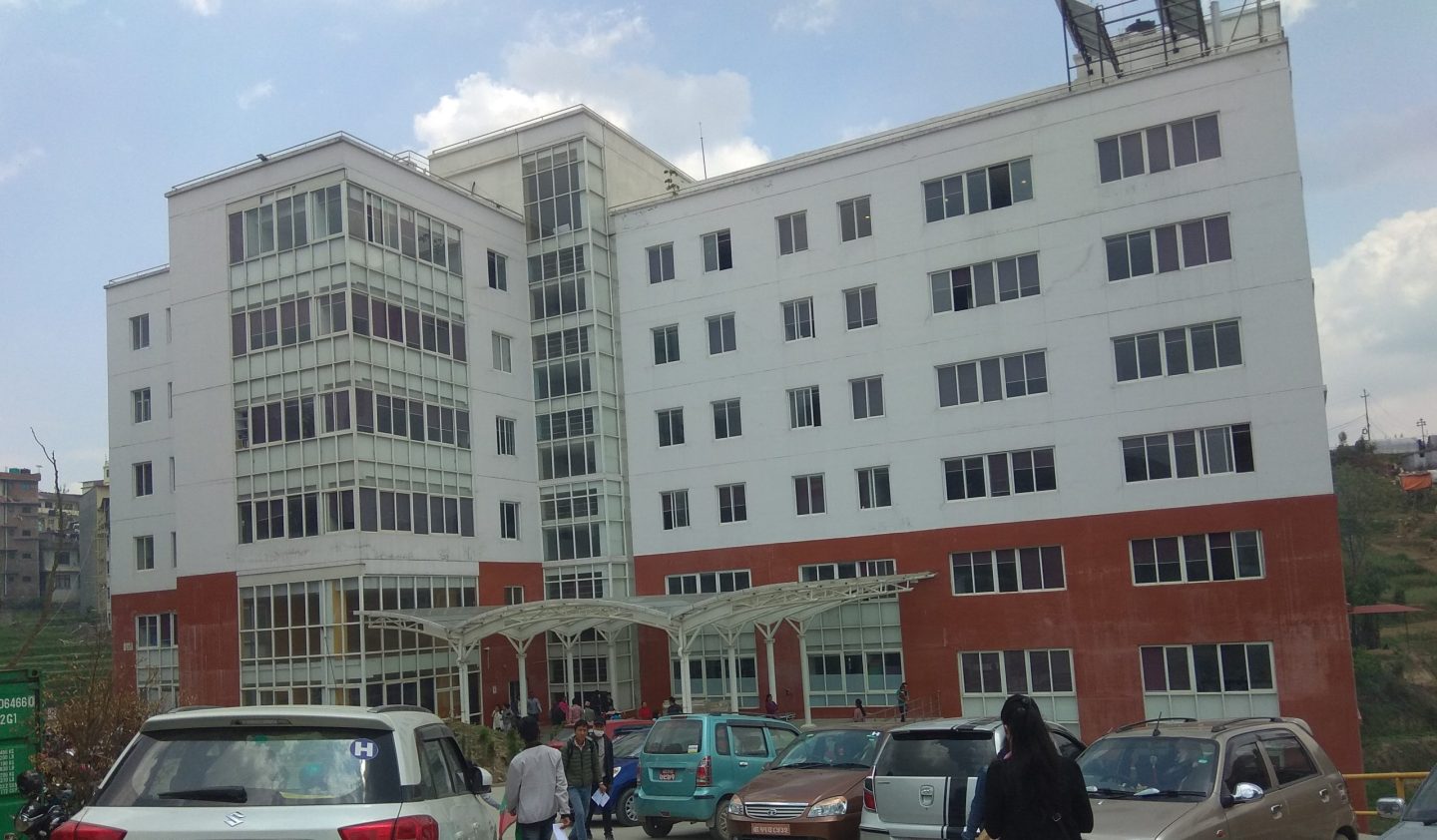 धुलिखेल अस्पतालको आइसोलेसनमा उपचाररत एक बिरामीको मृत्यु अस्पताल पुर‍ै सिल