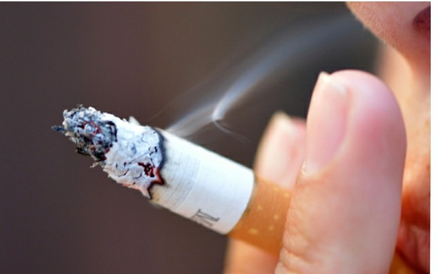 धुम्रपान गर्नेहरु कोरोनाको बढी जोखिममा ?