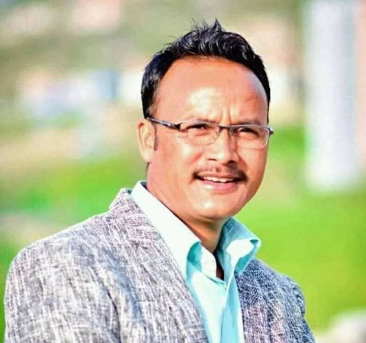 कर्मचारीकाे आवरणमा लुकेर राजनीति गर्नेलाई रङ्गे हात समात्छाै: नेता रावत