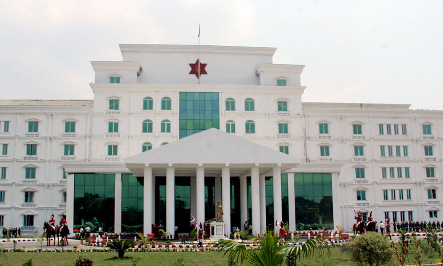 चीनबाट सेनाले ल्यायो १९ टन स्वास्थ्य सामग्री