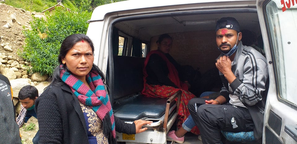 जब उपप्रमुख विष्ट एम्वुलेन्स लिएर गर्भवती महिलाको घर पुग्दा..