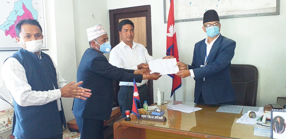 बाजुरामा राजनीतिक हस्तक्षेपका विरुद्ध एकजुट हुन्छाैँ: कर्मचारी