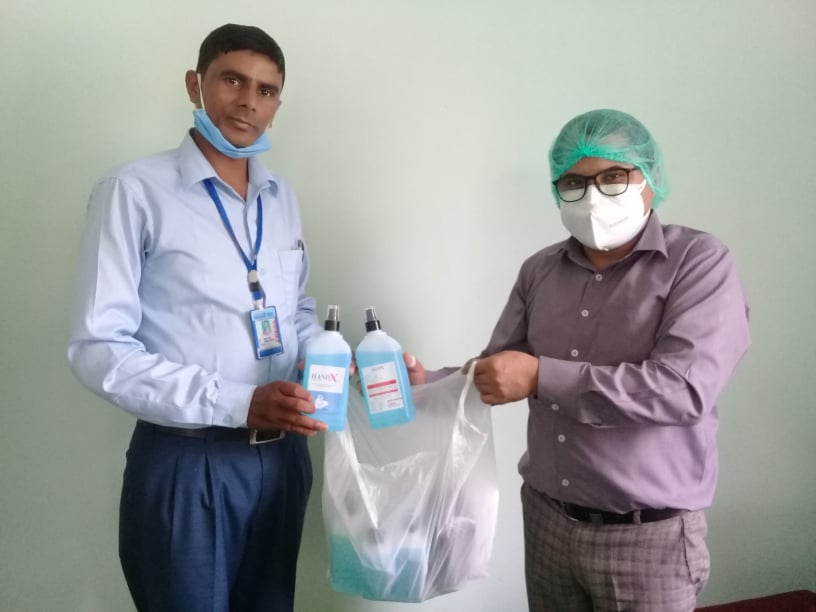 गौरी शंकर डेन्टल प्रालिद्धारा संचारकर्मीलाई स्वास्थ्य सामाग्री सहयोग