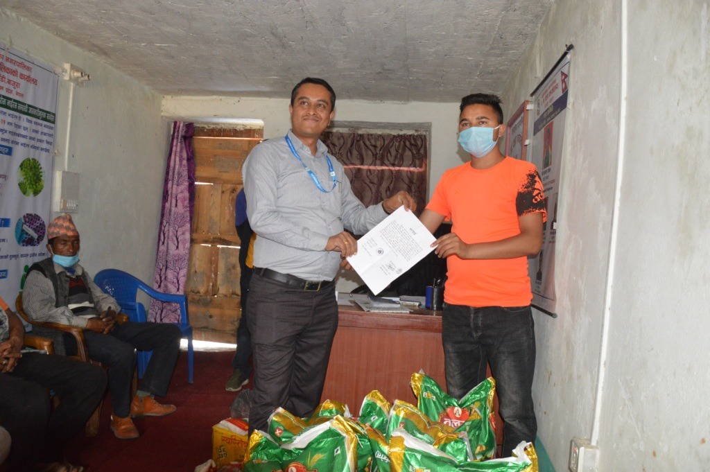 डिप्रोक्सले बाँड्यो बडीमालिकाका गरिव परिवारलाई खाद्यन्न