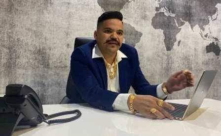 महेन्द्र शाहीले गरे प्राथमिक स्वास्थ्य केन्द्रलाई स्वास्थ्य सामाग्री सहयोग