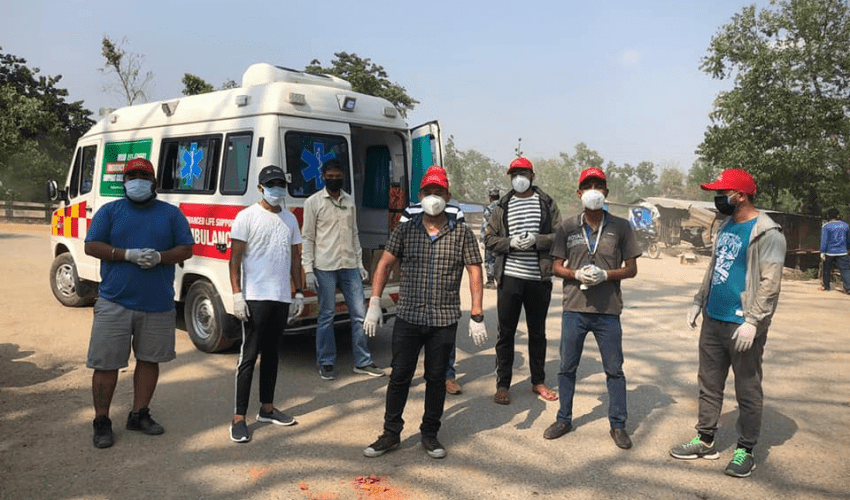 धनगढीमा सेल्फ क्वारेन्टिनमा बसी सेवा गर्दै युवा समूह