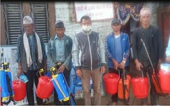 त्रिवेणीका कृषकलाई कृषि सामाग्री वितरण