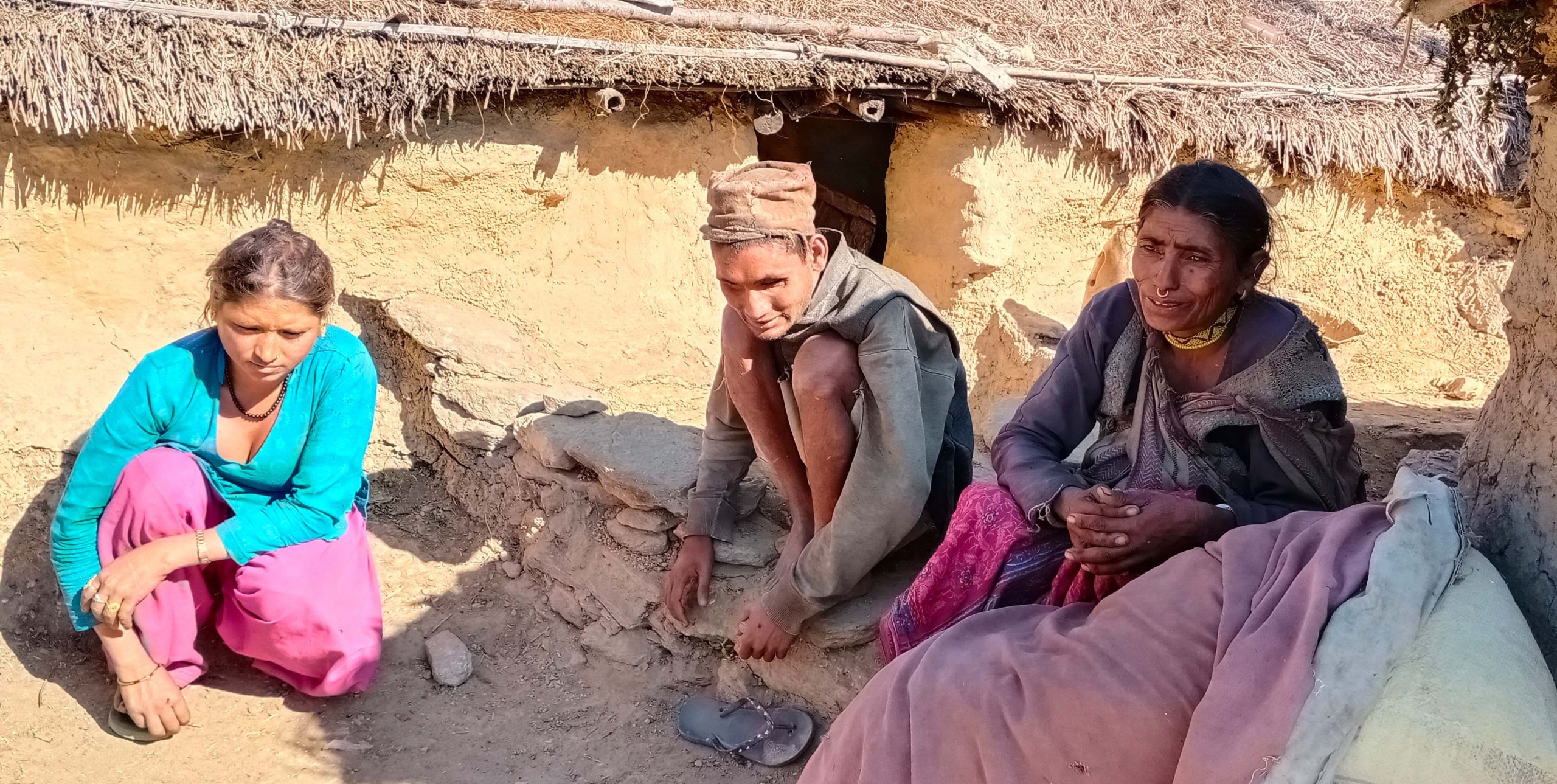 सरकार ! यी दलित परिवार कुन देशका नागरिक हुन् ?