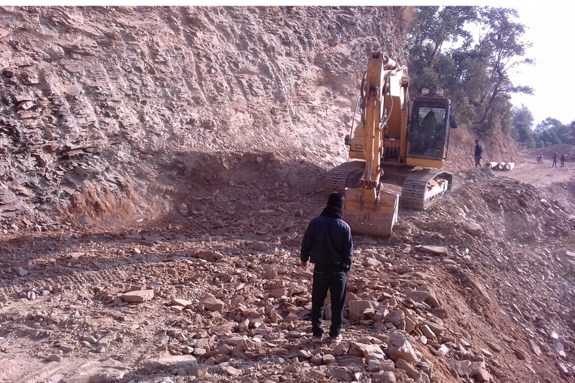 कैलालीमा सङ्घीय सरकारका योजना ठप्प