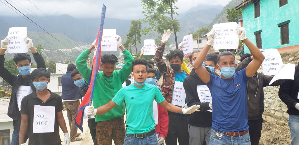 एमसिसीका विरूद्व बाजुराका युवाहरु सडकमा उत्रिए