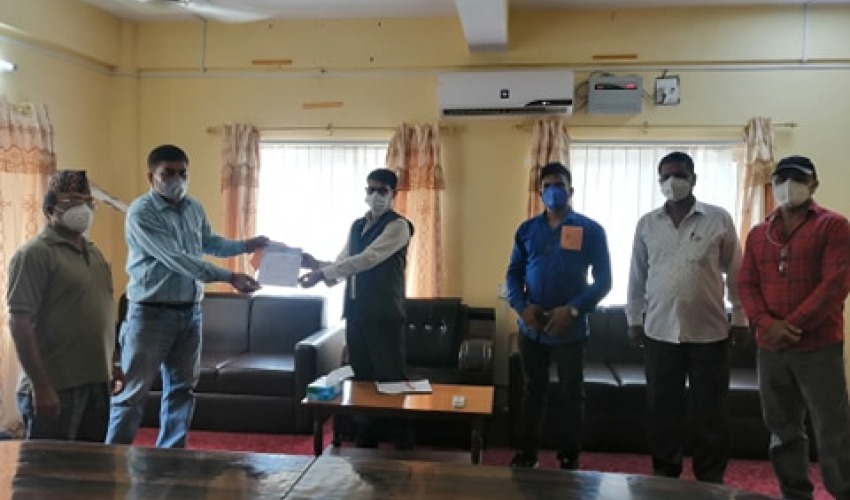 सुदूरपश्चिमका यातायात व्यवसायी र मजदुर मर्कामा