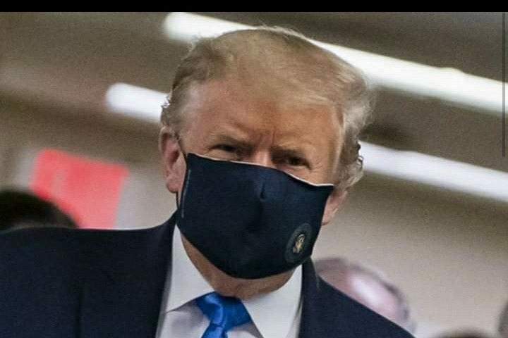 कोरोना महामारीपछि पहिलो पटक मास्क लगाएर हिँडे डोनाल्ड ट्रम्प