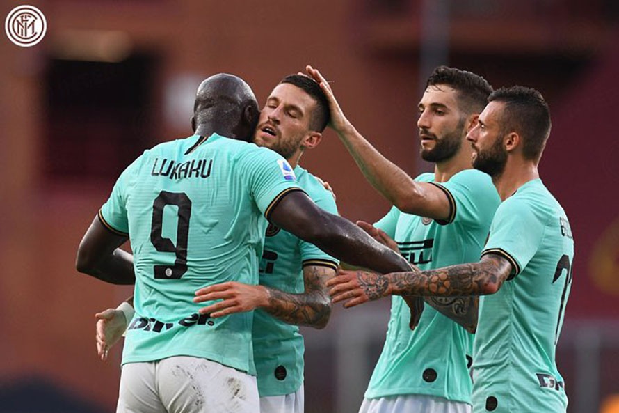 इन्टर दोस्रो स्थानमा उक्लियो, लुकाकुको दुई गोल