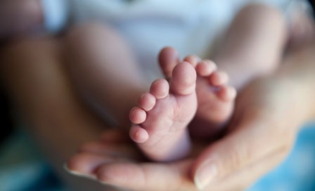 कोरोना संक्रमित महिला बनिन् आमा